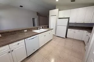 8998 SW Bonneville Dr, Stuart, FL 34997 - Photo 5