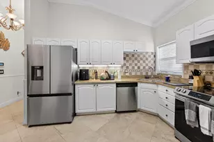 8063 Via Hacienda, Riviera Beach, FL 33418 - Photo 3