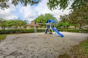 1225 E Magnolia Cir, Delray Beach, FL 33445 - Photo 29