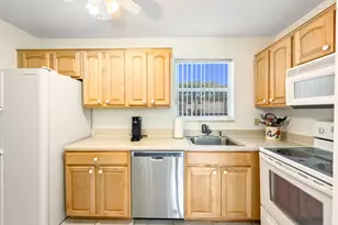 352 Lake Frances Dr, West Palm Beach, FL 33411 - Photo 13