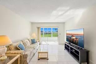 352 Lake Frances Dr, West Palm Beach, FL 33411 - Photo 5