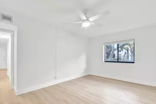 3402 Gardens E Dr, Palm Beach Gardens, FL 33410 - Photo 15