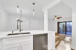 3402 Gardens E Dr, Palm Beach Gardens, FL 33410 - Photo 5