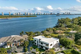 706 Lakeside Cir, North Palm Beach, FL 33408 - Photo 1