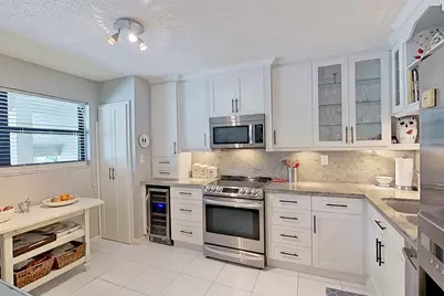 12871 Briarlake Drive #204, Palm Beach Gardens, FL 33418 - Photo 11