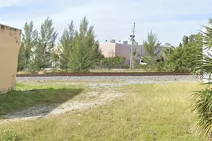 2731 Pinewood Ave, West Palm Beach, FL 33407 - Photo 1