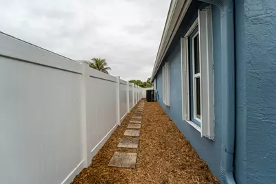 2800 SW Montego Terrace, Stuart, FL 34997 - Photo 35