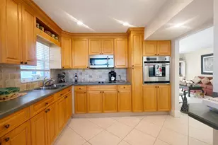 20 Colonial Club Dr, Boynton Beach, FL 33435 - Photo 5