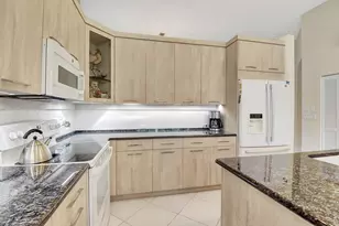 4022 Manchester Lake Dr, Lake Worth, FL 33449 - Photo 13