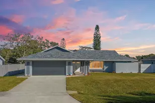 121 SE Lakehurst Dr, Port Saint Lucie, FL 34983 - Photo 1