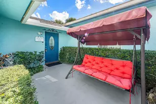 10290 Carmen Ln, Royal Palm Beach, FL 33411 - Photo 5