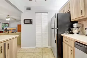 323 Pine Ridge Cir, Greenacres, FL 33463 - Photo 15