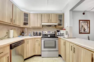 323 Pine Ridge Cir, Greenacres, FL 33463 - Photo 13