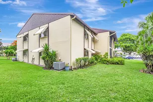 323 Pine Ridge Cir, Greenacres, FL 33463 - Photo 31