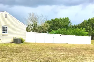 2289 SE Baron St, Port Saint Lucie, FL 34952 - Photo 9