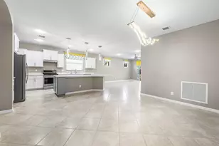 194 SE Courances Dr, Port Saint Lucie, FL 34984 - Photo 5