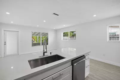 631 N 70th Avenue, Hollywood, FL 33024 - Photo 11