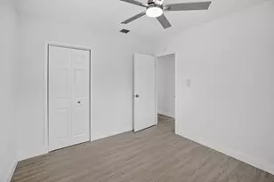 631 N 70th Ave, Hollywood, FL 33024 - Photo 17