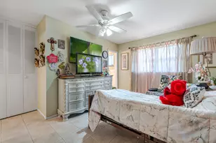 2824 E Crosley Dr E, West Palm Beach, FL 33415 - Photo 17