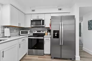 1672 Cypress Pointe Dr, Coral Springs, FL 33071 - Photo 9