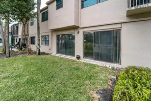 1672 Cypress Pointe Dr, Coral Springs, FL 33071 - Photo 23