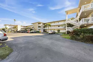 2615 N Garden Dr, Lake Worth, FL 33461 - Photo 1