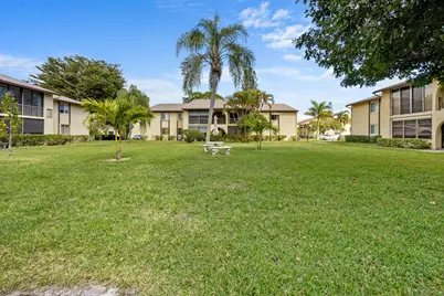 306 Pine Ridge Circle #B-2, Greenacres, FL 33463 - Photo 3