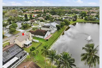 2805 Foxhall Drive E, West Palm Beach, FL 33417 - Photo 43