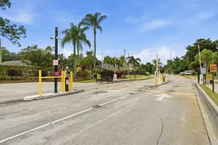 2805 Foxhall Dr E, West Palm Beach, FL 33417 - Photo 33