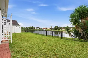 2805 Foxhall Dr E, West Palm Beach, FL 33417 - Photo 47