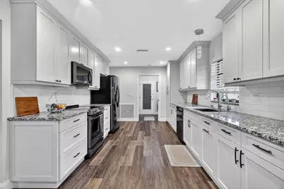 10659 Greentrail Drive S, Boynton Beach, FL 33436 - Photo 11