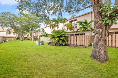881 NW 81 Way #3, Plantation, FL 33324 - Photo 17