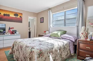 714 NE 10th St, Hallandale Beach, FL 33009 - Photo 5