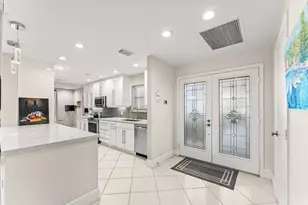 37 Clubhouse Ln, Boynton Beach, FL 33436 - Photo 5