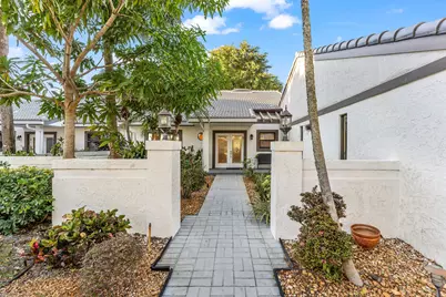 37 Clubhouse Lane, Boynton Beach, FL 33436 - Photo 3