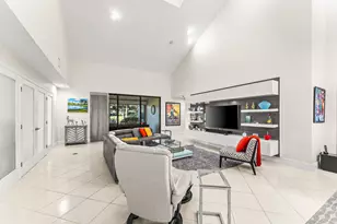 37 Clubhouse Ln, Boynton Beach, FL 33436 - Photo 9