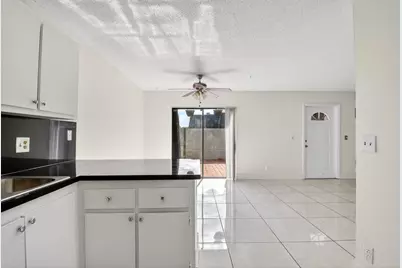 136 Woodland Road, Palm Springs, FL 33461 - Photo 9