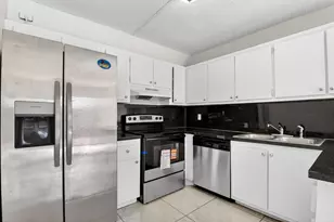 136 Woodland Rd, Palm Springs, FL 33461 - Photo 9