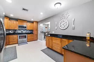 1045 Raintree Ln, Wellington, FL 33414 - Photo 9