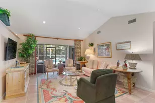 2248 Las Casitas Dr, Wellington, FL 33414 - Photo 9