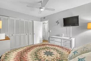 553 Covered Bridge Blvd, Lake Worth, FL 33467 - Photo 11