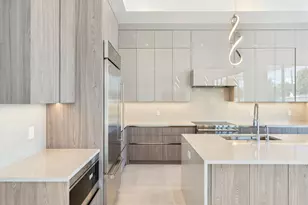 261 NW 8th St, Boca Raton, FL 33432 - Photo 9