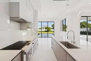 261 NW 8th St, Boca Raton, FL 33432 - Photo 7