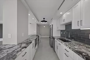 5540 N Ocean Dr, Singer Island, FL 33404 - Photo 5