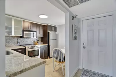 4 Royal Palm Way #6020, Boca Raton, FL 33432 - Photo 3