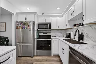 319 Colony Ln, Fort Pierce, FL 34982 - Photo 9