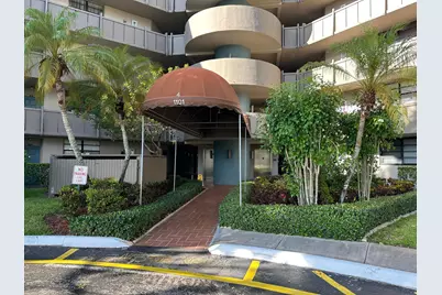 1101 Colony Point Circle #108, Pembroke Pines, FL 33026 - Photo 23