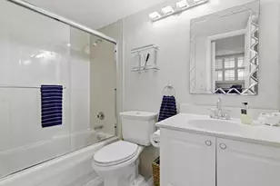 911 Gardenia Dr E, Delray Beach, FL 33483 - Photo 15