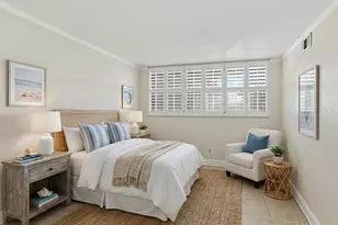 911 Gardenia Dr E, Delray Beach, FL 33483 - Photo 13