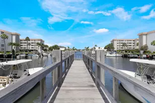 911 Gardenia Dr E, Delray Beach, FL 33483 - Photo 25